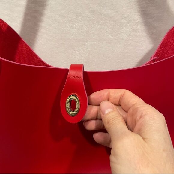 Adorable red Elizabeth Arden pvc bucket bag vegan - Picture 8 of 10